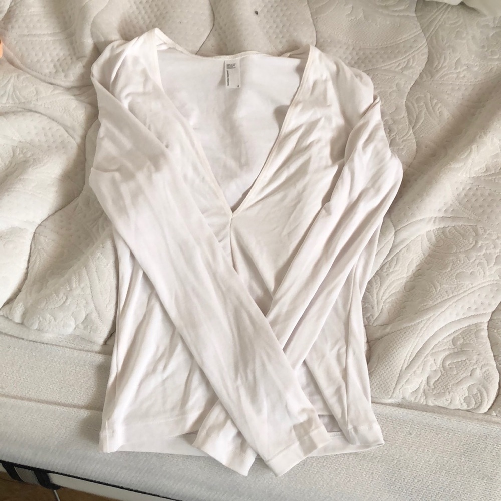 Low v cut long sleeve top